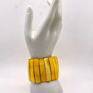 Vintage Chunky Bold Yellow Dyed Mother of Pearl Stretch Bracelet
